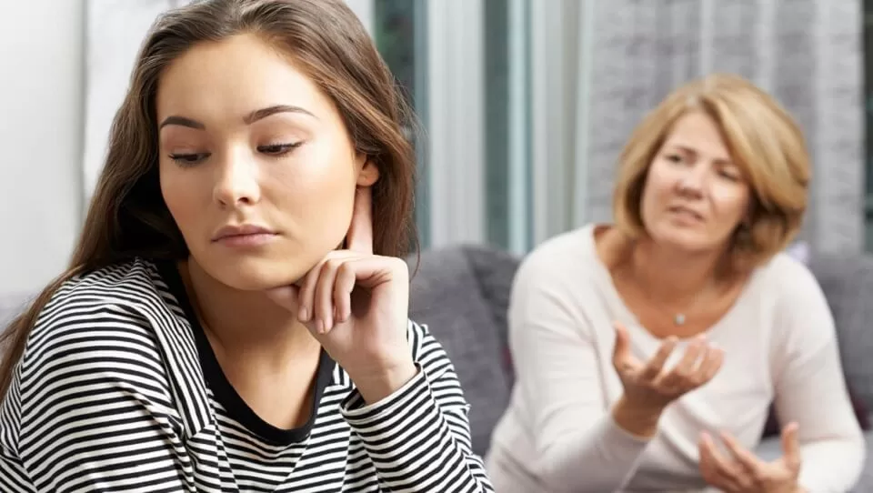Konflikty rodziców z nastolatkami – jak nie dać się sprowokować?
